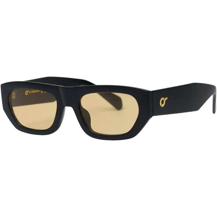 Occhiali da sole OS Sunglasses Kyoto OS2074-C02 neri con lenti giallo ambra, montatura geometrica spessa e logo dorato sulle aste